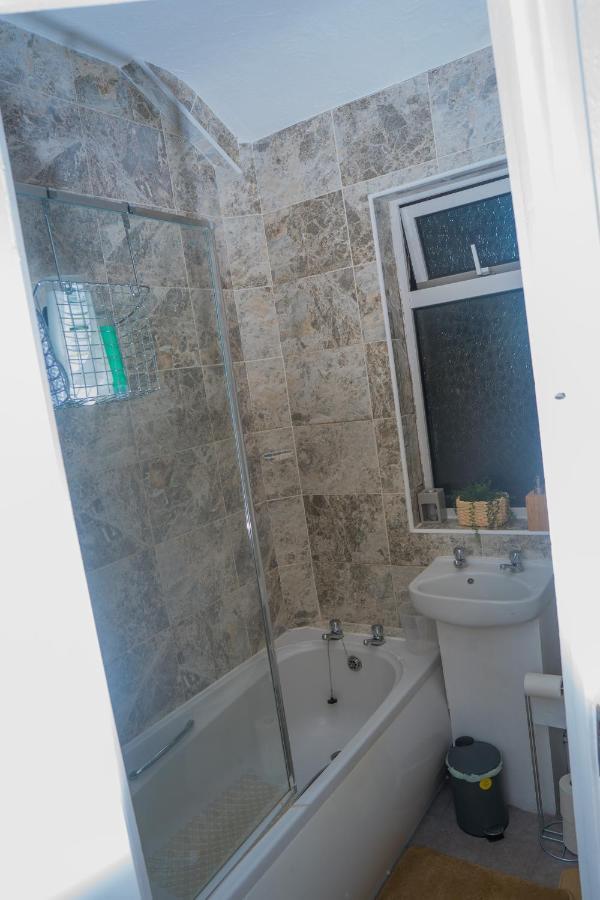 The Private Villa, Northampton Centre, 9 Beds, 5 Bedrooms, Sleeps 12 Exterior foto